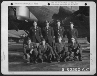 Lt W Whitson And Crew 4-1-45.jpg